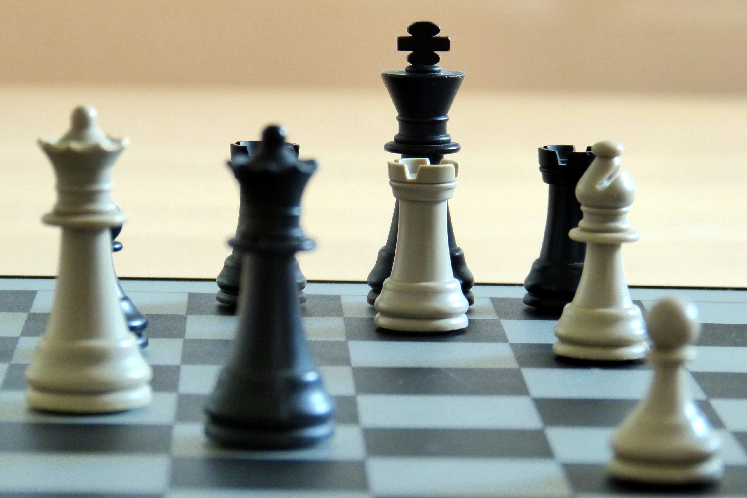 Na czym polega szachowa roszada i kiedy można ją wykonać?