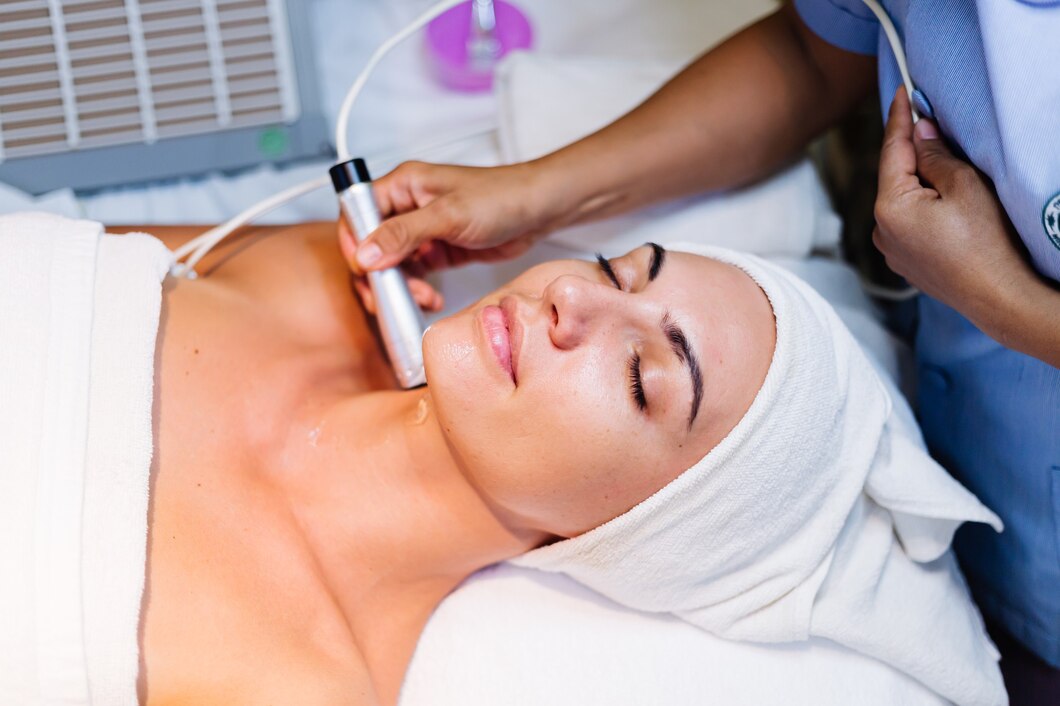 Jak technologia masażu próżniowego Hi-Tech może poprawić estetykę i regenerować skórę