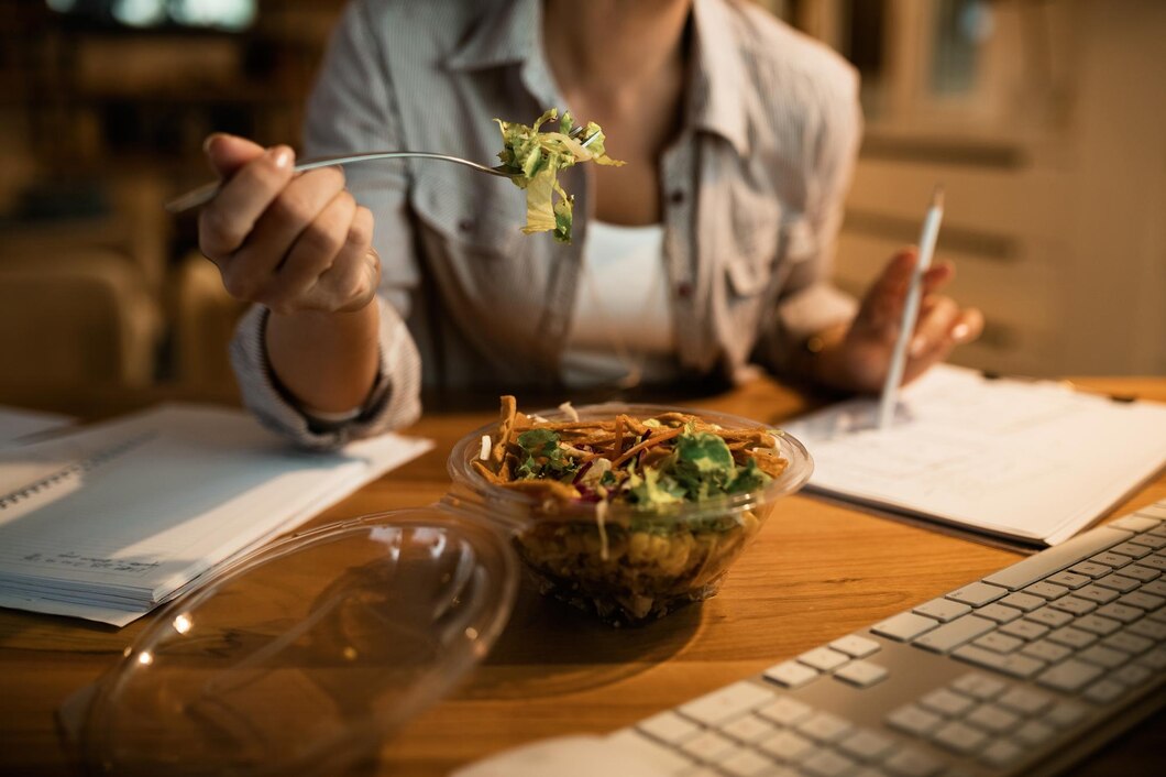 Zdrowe odżywianie na co dzień: jak zbilansowane posiłki wpływają na nasze samopoczucie i wydajność w pracy