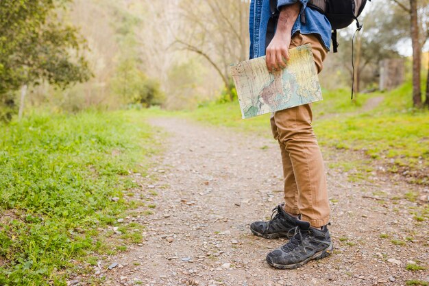 Zanurz się w przygodę: jak rozpocząć swoją przygodę z geocachingiem?